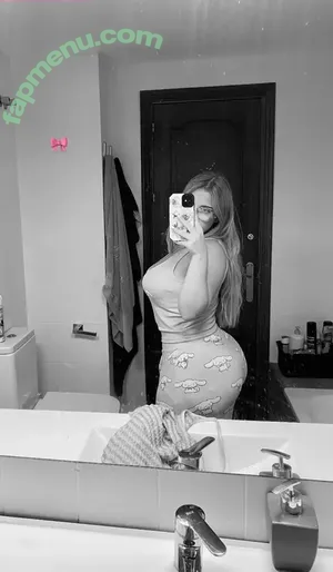 silviiamartz / r3sylvia / silviaxepe nude photo #0057