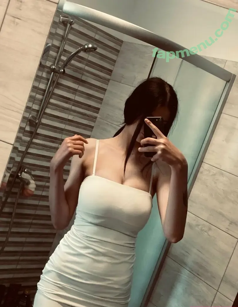 sim0o7 nude photo #0002 (sim0ne._)