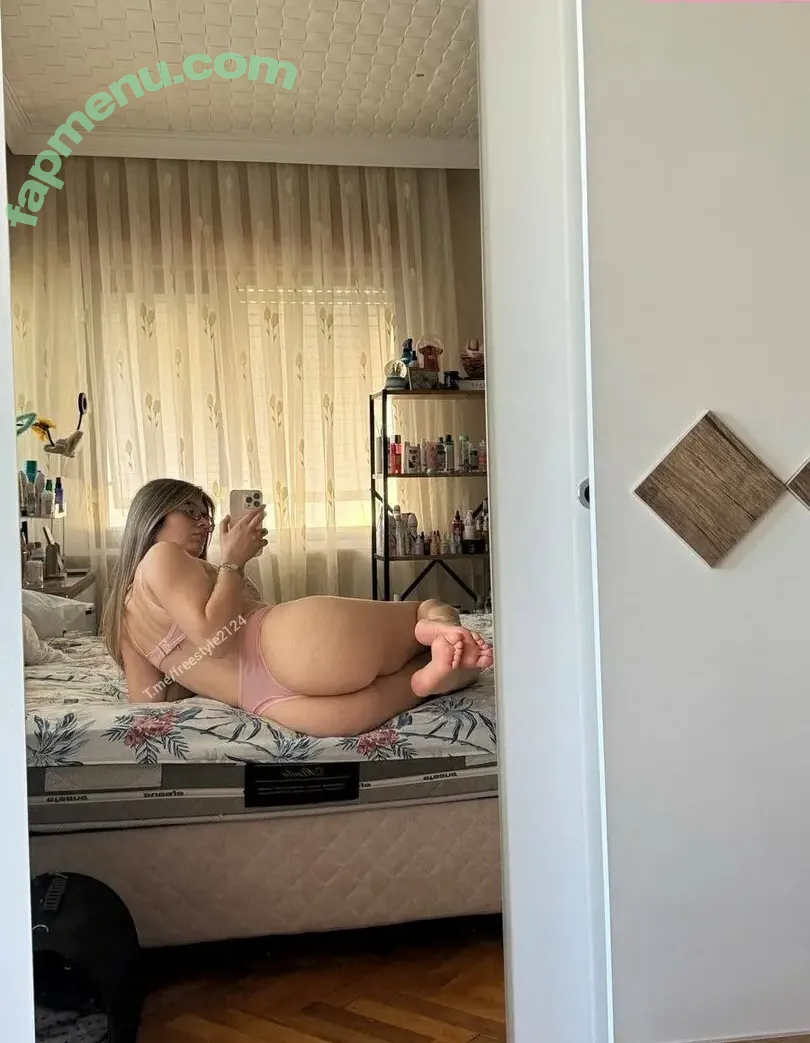 simgebarankoğlu nude photo #0002 (simgebarankoğlu)