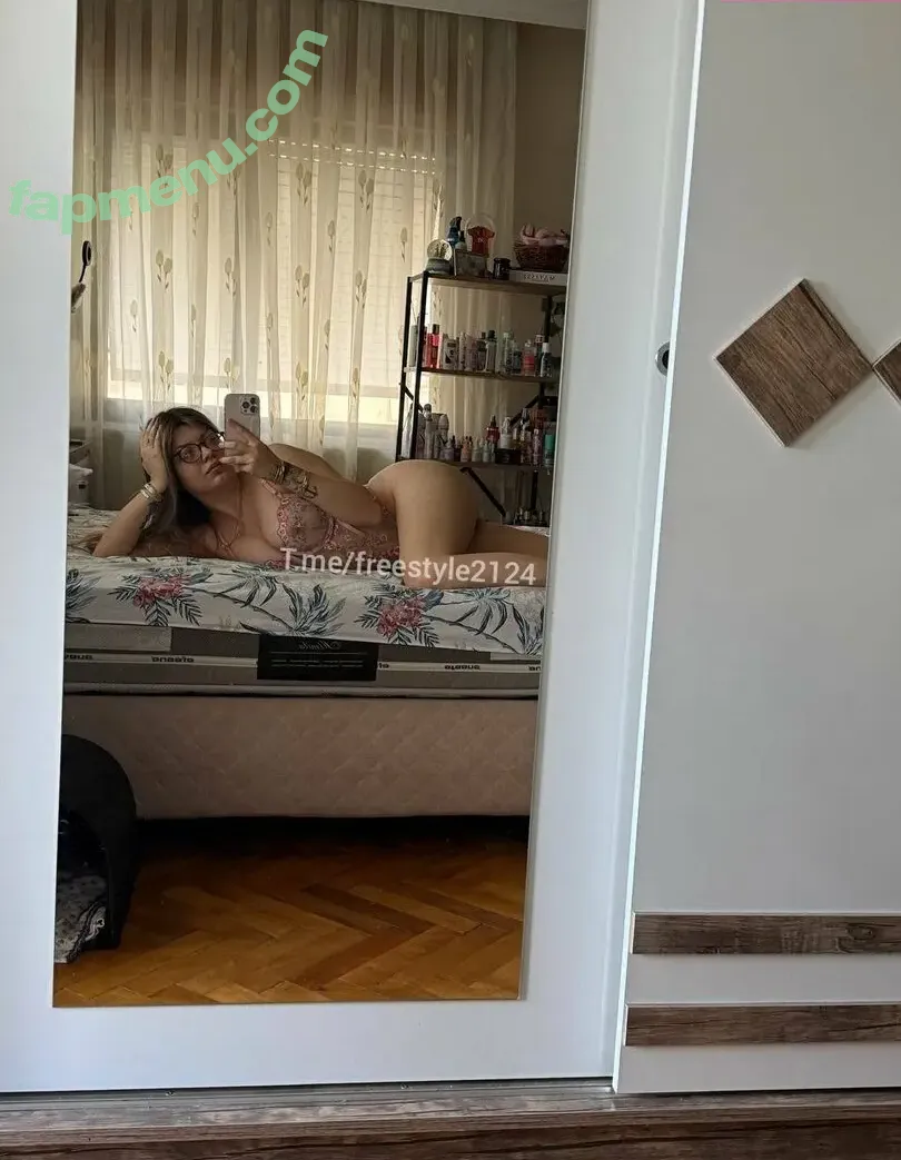 simgebarankoğlu nude photo #0003 (simgebarankoğlu)