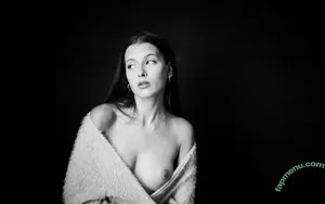 Similunea nude photo #0002