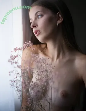 Similunea nude photo #0012
