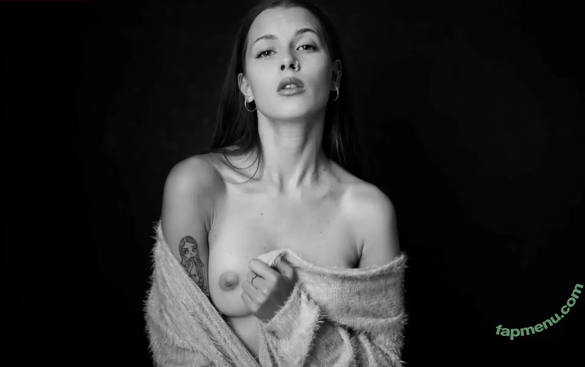 Similunea nude photo #0001 (Similunea)