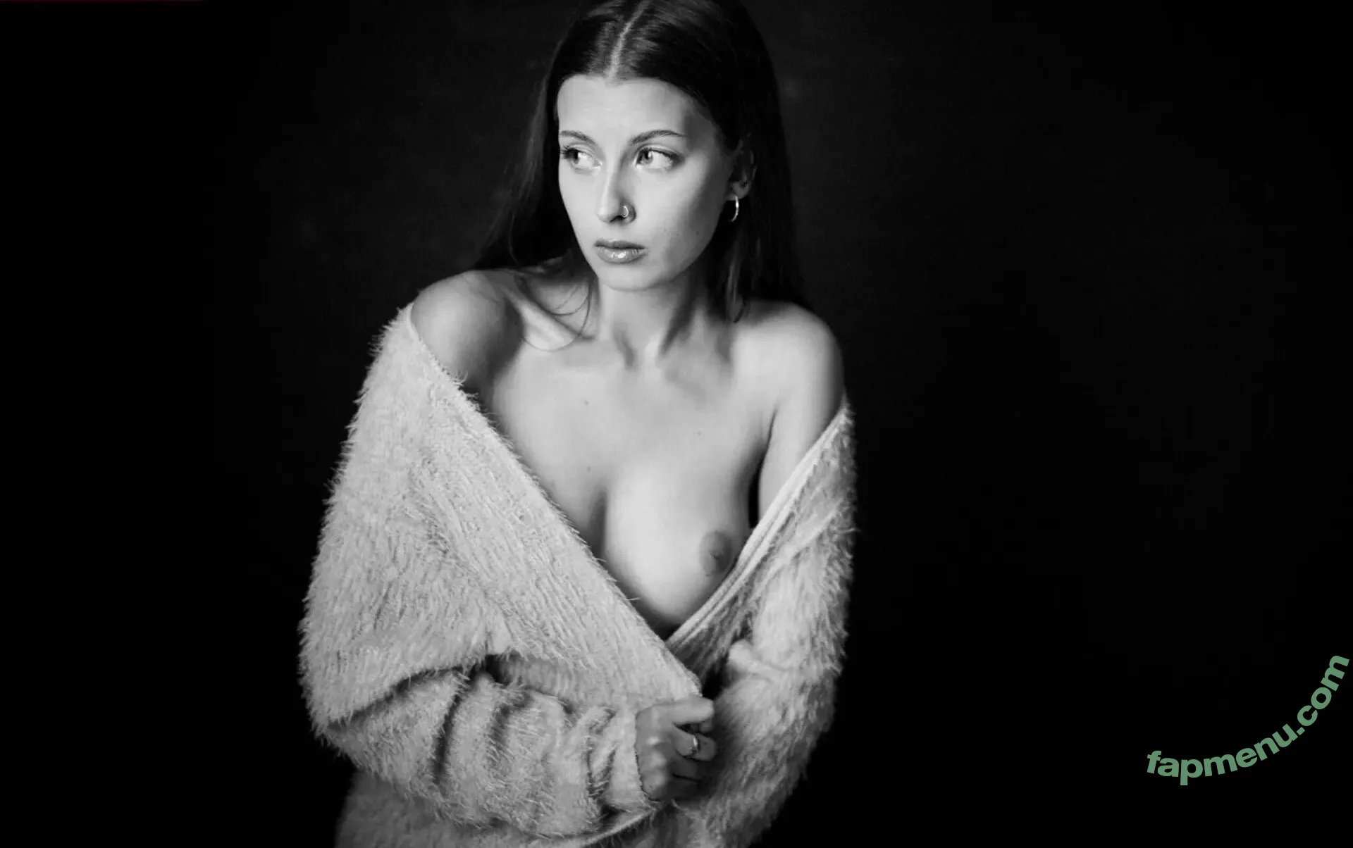 Similunea nude photo #0003 (Similunea)