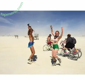 Simone Giertz / simonegiertz nude photo #0013