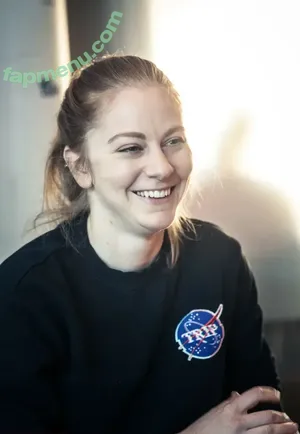Simone Giertz / simonegiertz nude photo #0019