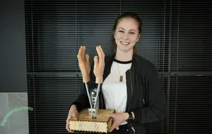 Simone Giertz / simonegiertz nude photo #0029