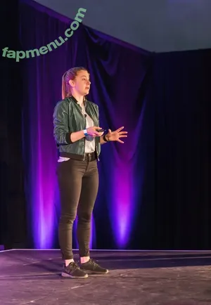 Simone Giertz / simonegiertz nude photo #0054