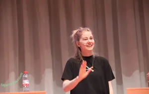 Simone Giertz / simonegiertz nude photo #0070