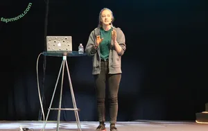 Simone Giertz / simonegiertz nude photo #0074