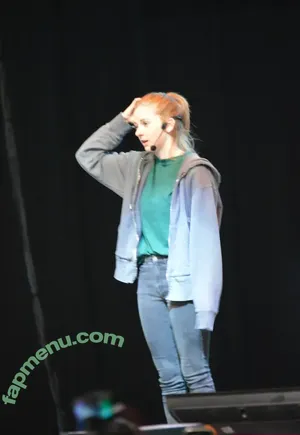 Simone Giertz / simonegiertz nude photo #0075