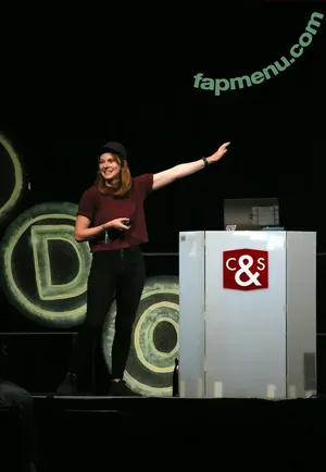 Simone Giertz / simonegiertz nude photo #0077