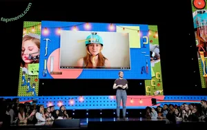 Simone Giertz / simonegiertz nude photo #0087