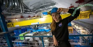 Simone Giertz / simonegiertz nude photo #0095