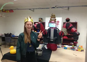 Simone Giertz / simonegiertz nude photo #0096