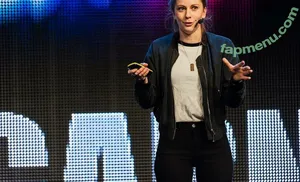 Simone Giertz / simonegiertz nude photo #0100