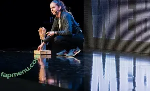 Simone Giertz / simonegiertz nude photo #0101