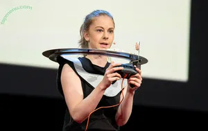 Simone Giertz / simonegiertz nude photo #0107