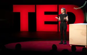 Simone Giertz / simonegiertz nude photo #0114