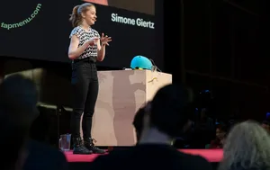 Simone Giertz / simonegiertz nude photo #0116