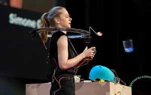 Simone Giertz / simonegiertz nude photo #0118