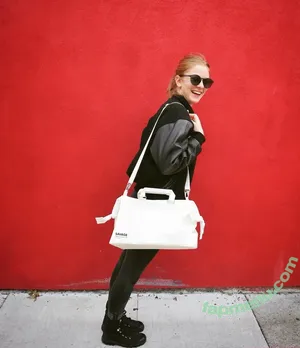 Simone Giertz / simonegiertz nude photo #0128