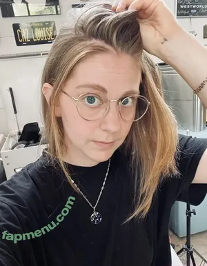 Simone Giertz / simonegiertz nude photo #0132