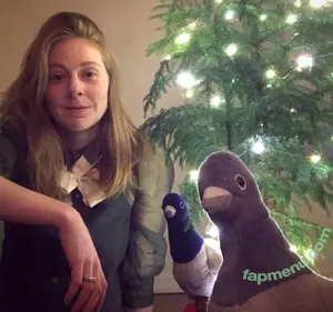 Simone Giertz / simonegiertz nude photo #0136