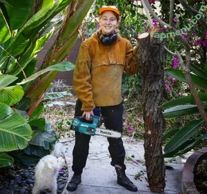 Simone Giertz / simonegiertz nude photo #0140