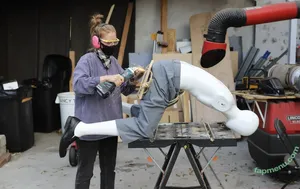 Simone Giertz / simonegiertz nude photo #0142