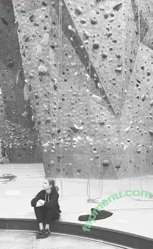 Simone Giertz / simonegiertz nude photo #0149