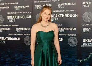 Simone Giertz / simonegiertz nude photo #0185