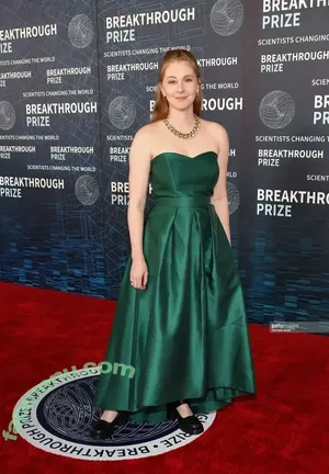 Simone Giertz / simonegiertz nude photo #0188