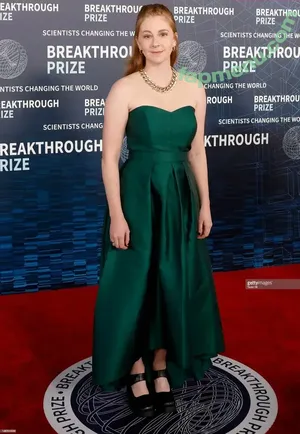 Simone Giertz / simonegiertz nude photo #0193