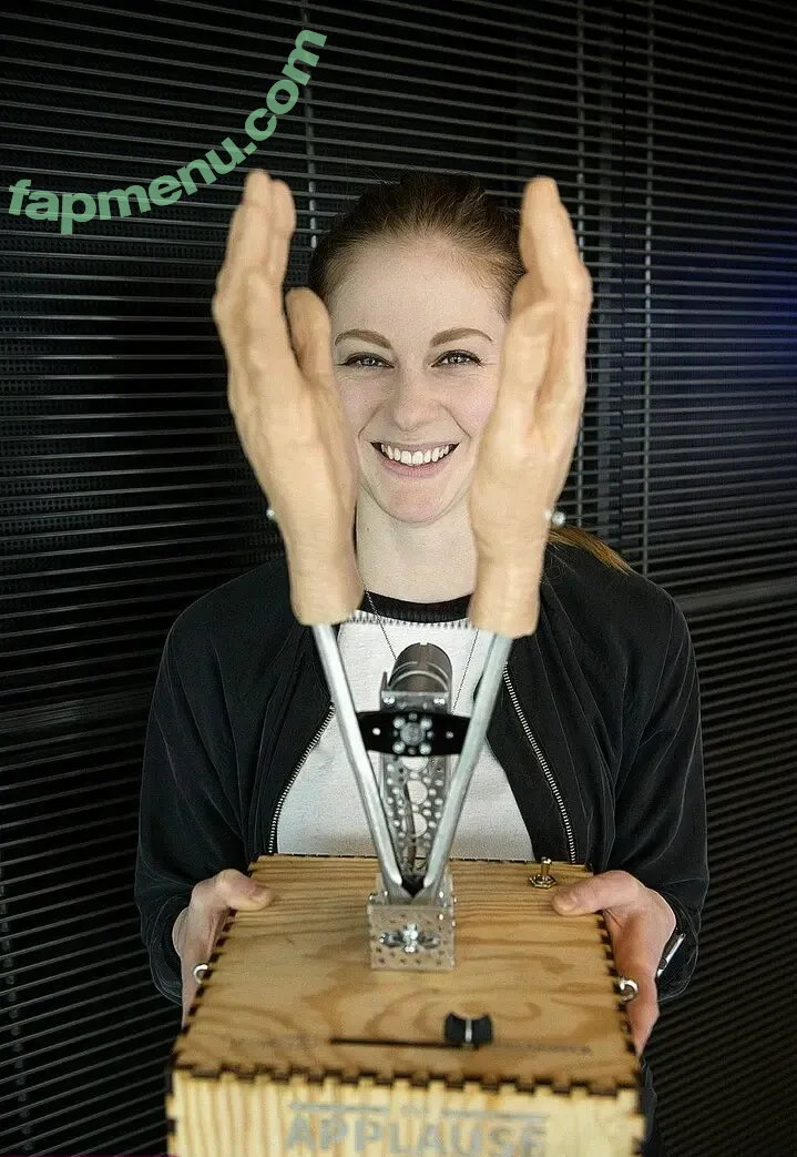 Simone Giertz nude photo #0021 (simonegiertz)