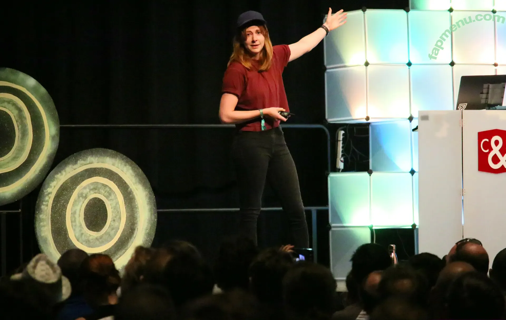 Simone Giertz nude photo #0080 (simonegiertz)