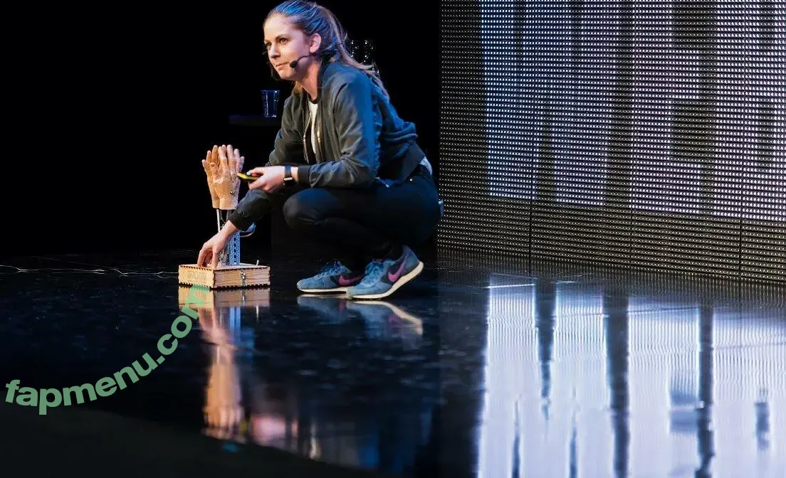 Simone Giertz nude photo #0101 (simonegiertz)