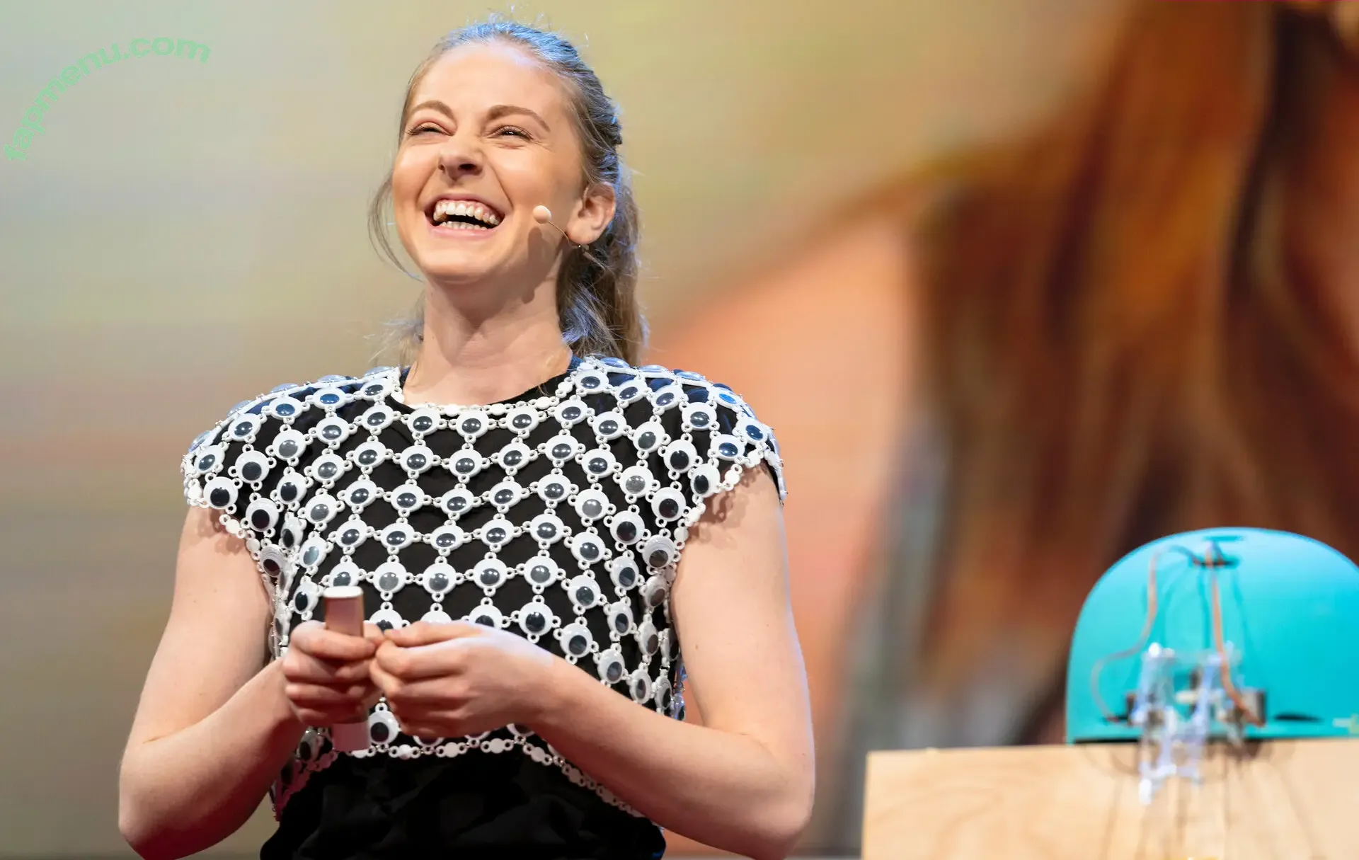 Simone Giertz nude photo #0106 (simonegiertz)