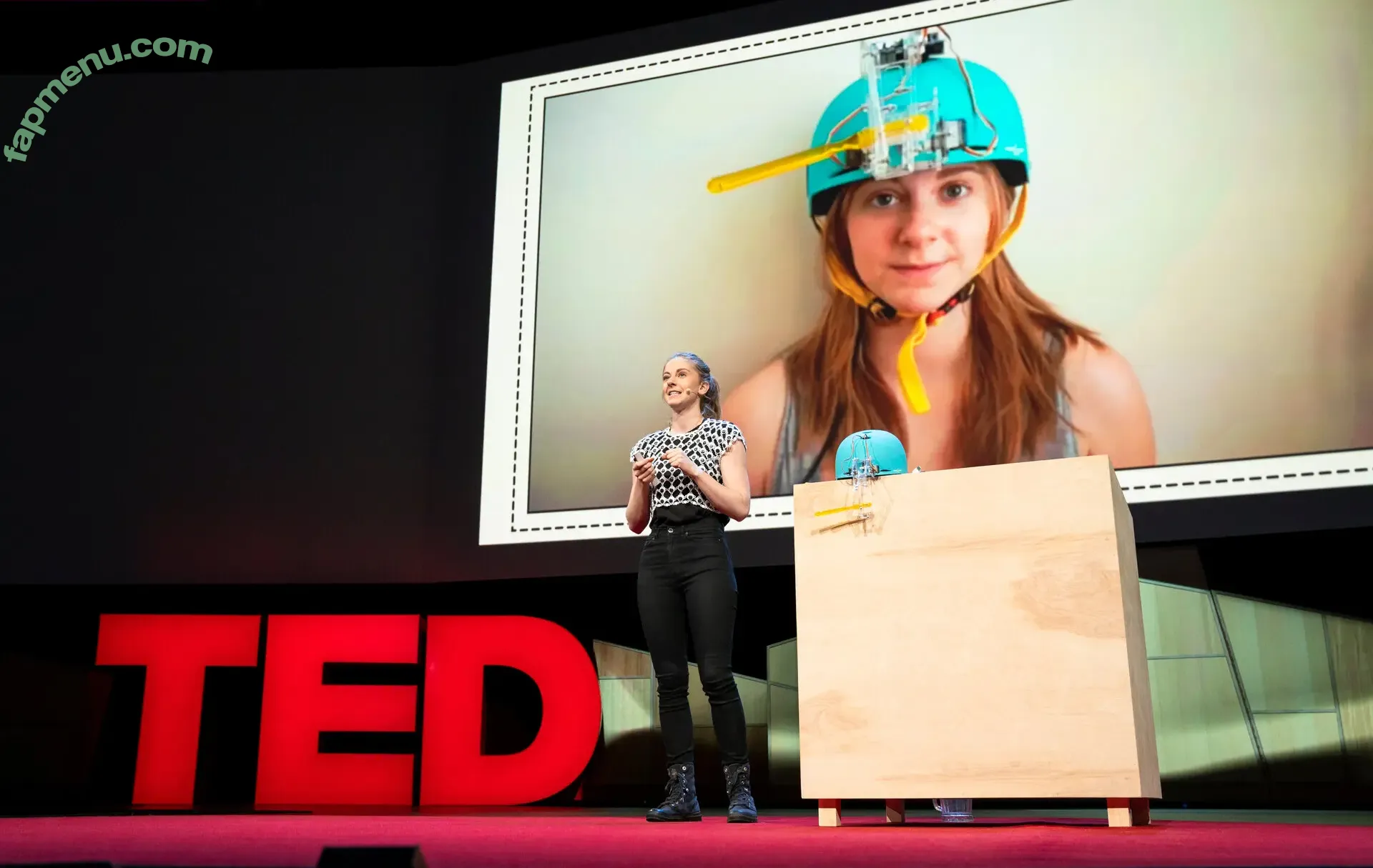 Simone Giertz nude photo #0112 (simonegiertz)