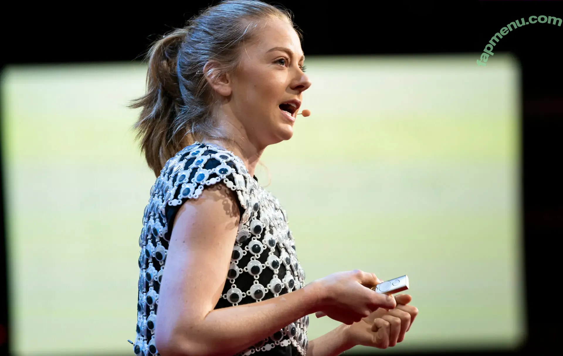 Simone Giertz nude photo #0117 (simonegiertz)