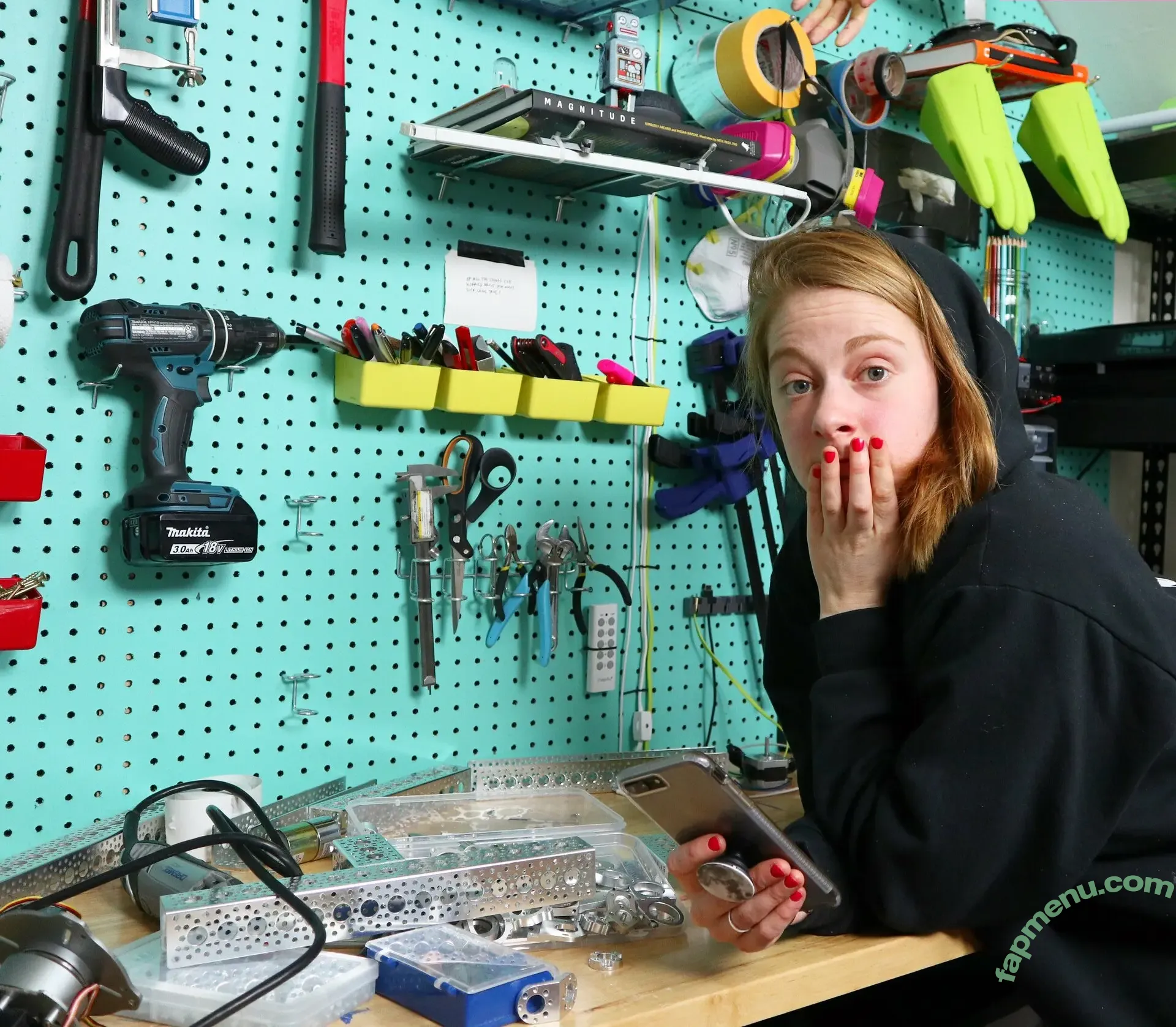 Simone Giertz nude photo #0126 (simonegiertz)