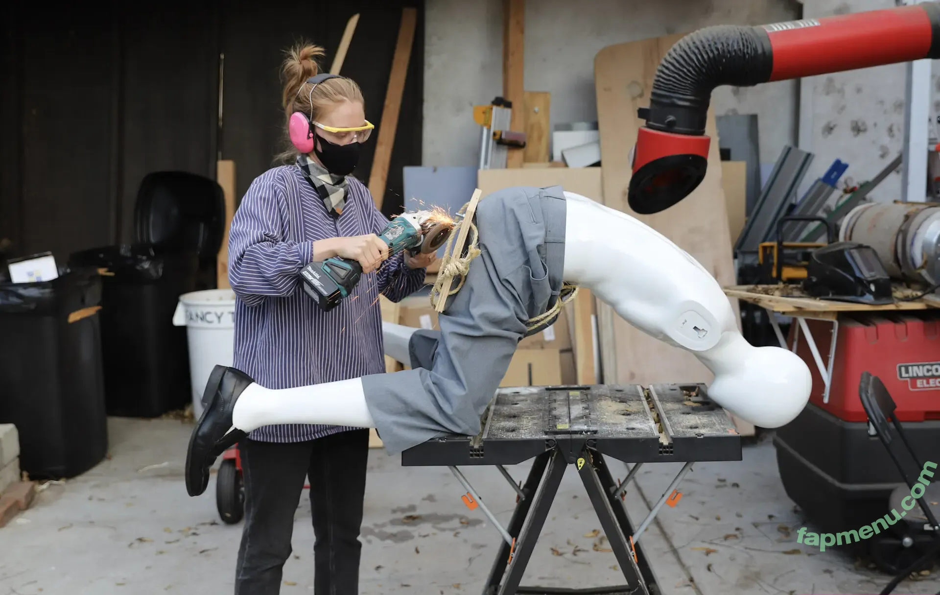 Simone Giertz nude photo #0142 (simonegiertz)