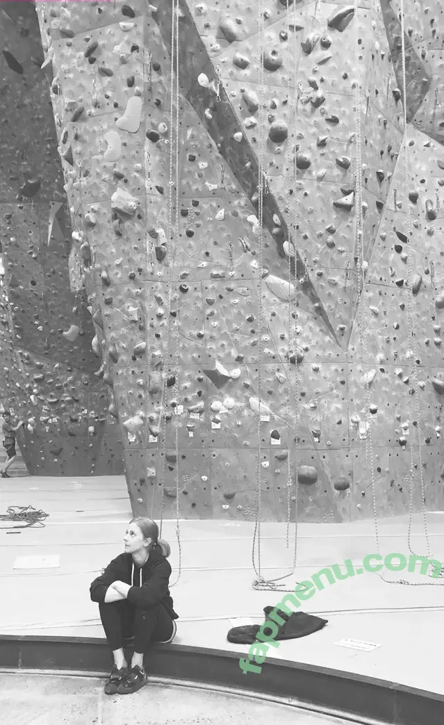 Simone Giertz nude photo #0149 (simonegiertz)