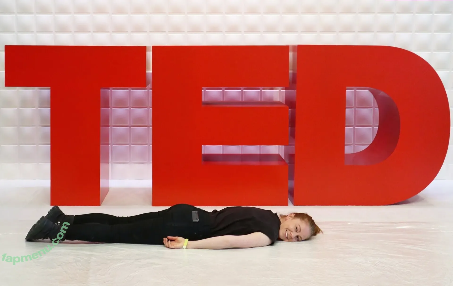 Simone Giertz nude photo #0152 (simonegiertz)