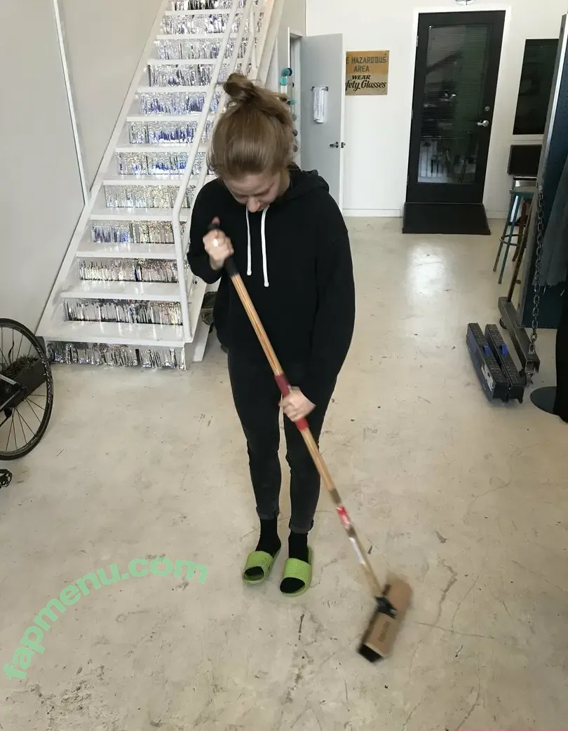 Simone Giertz nude photo #0155 (simonegiertz)