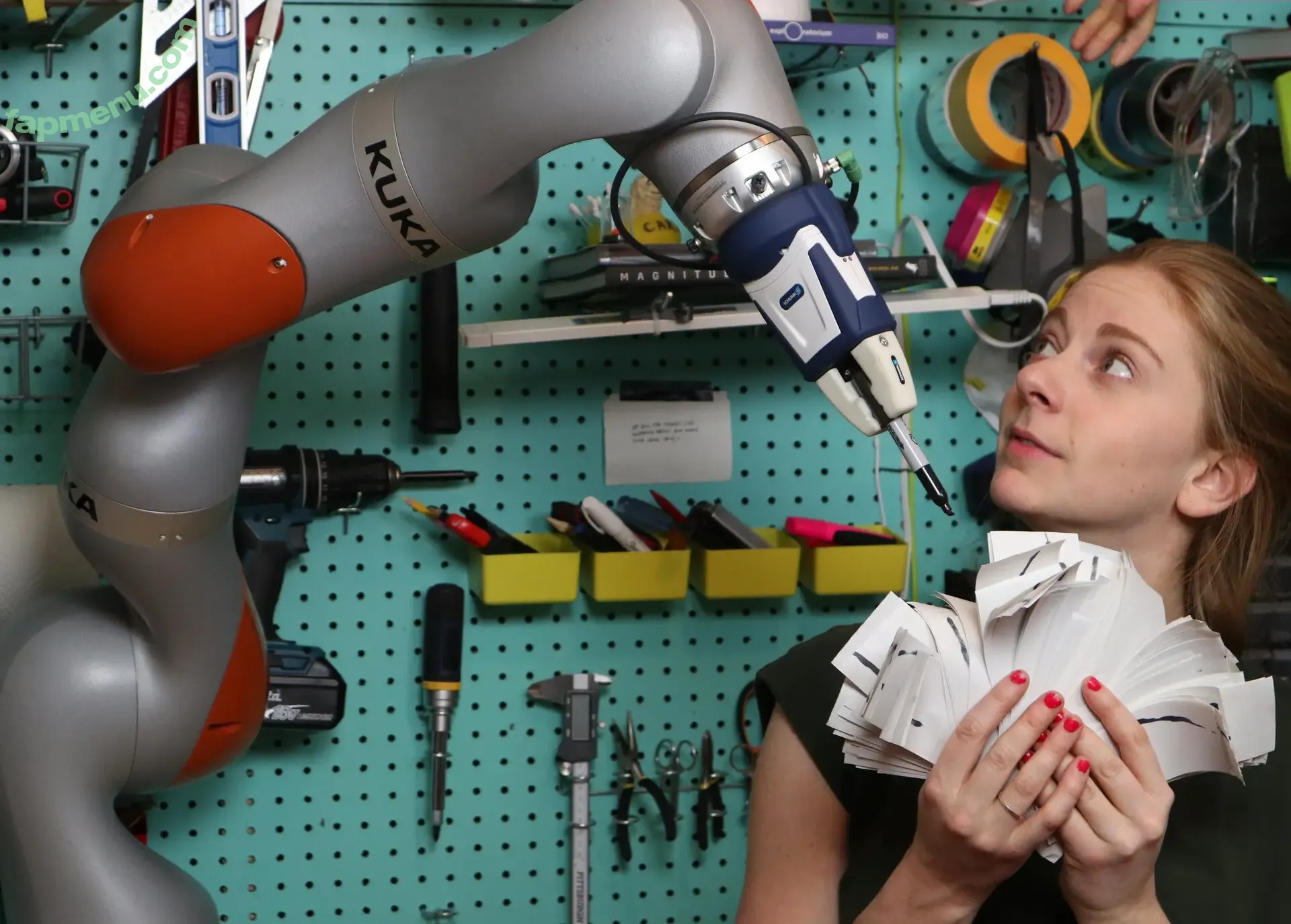 Simone Giertz nude photo #0161 (simonegiertz)