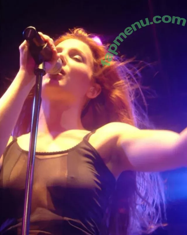 Simone Simons nude photo #0001 (simonesimons)