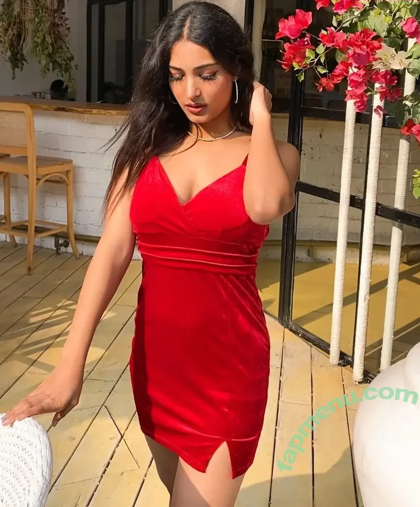 Simran Bajwa nude photo #0001 (_simranbajwaa_)
