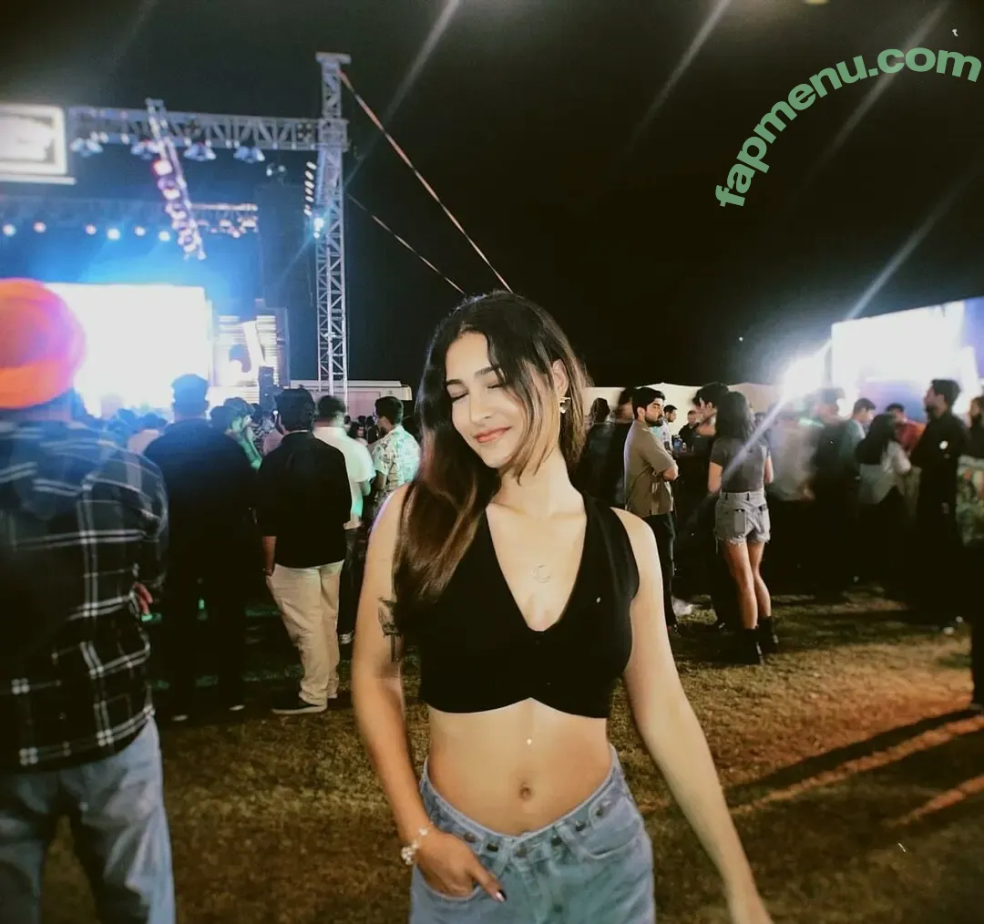 Simran Bajwa nude photo #0004 (_simranbajwaa_)