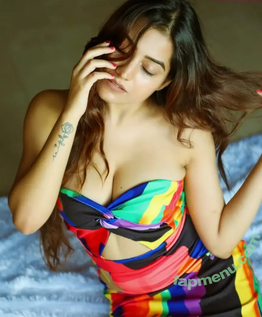 Simran Kaur nude photo #0095 (simrankonly / symrann.k)
